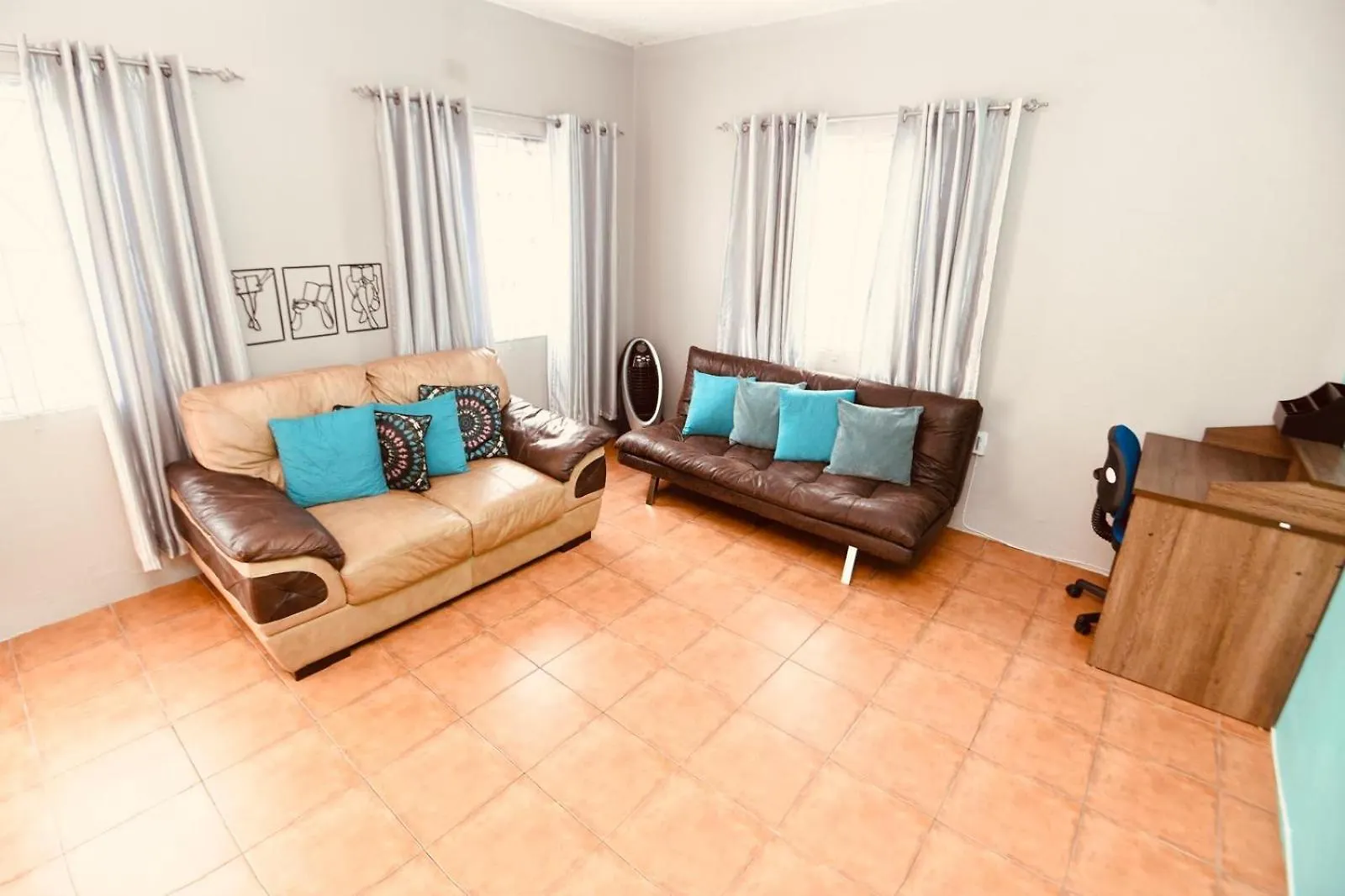 Spacious & Cozy 2 Bedrooms Townhouse In Gated Community, Excellent Location In Kgn8 0*, Kingston
