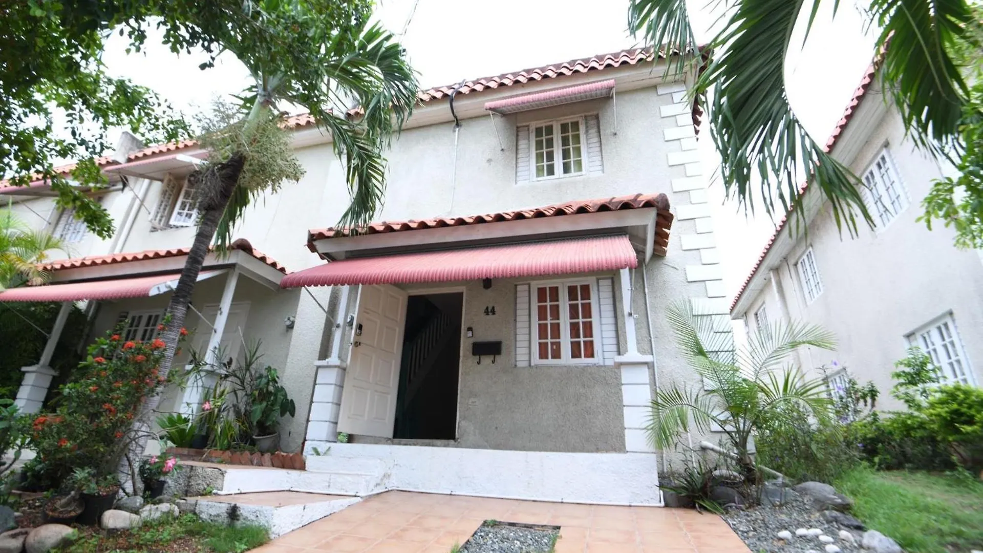Tatil Evi Spacious & Cozy 2 Bedrooms Townhouse In Gated Community, Excellent Location In Kgn8 Jamaika