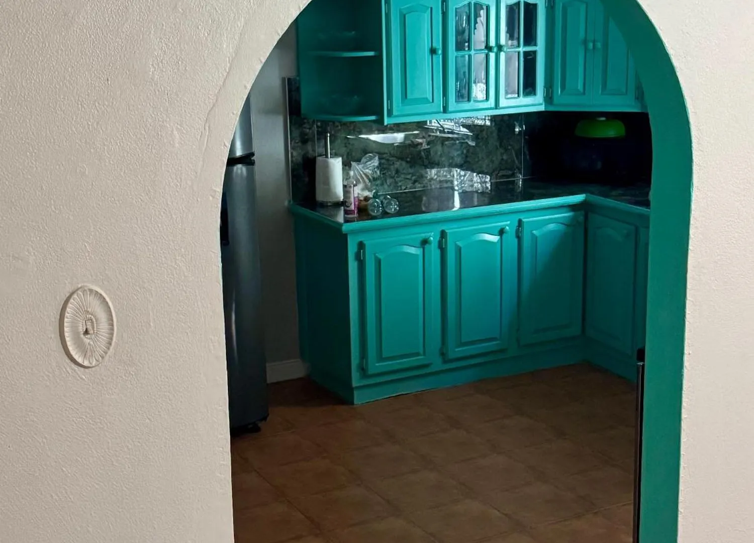 Spacious & Cozy 2 Bedrooms Townhouse In Gated Community, Excellent Location In Kgn8 0*, Kingston Jamajka